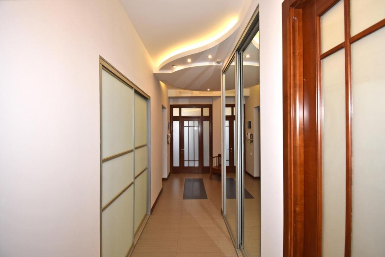 Прекрасная 4-Ех Комнатная Квартира В Самом Центре Yerevan Exterior photo