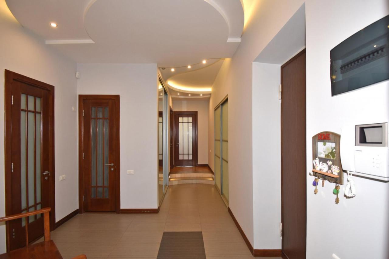Прекрасная 4-Ех Комнатная Квартира В Самом Центре Yerevan Exterior photo